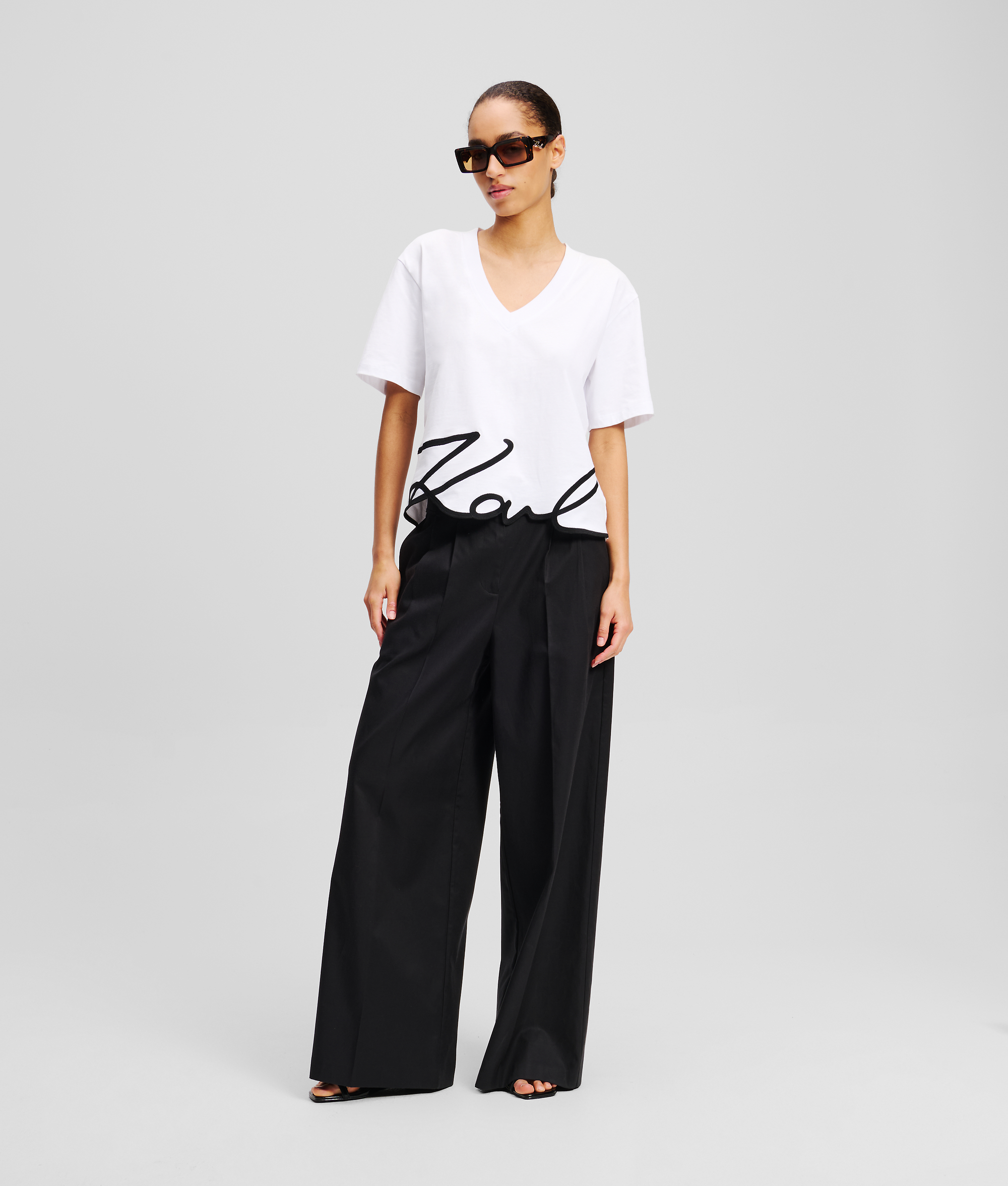 Karl Lagerfeld Signature V-neck T-shirt In White