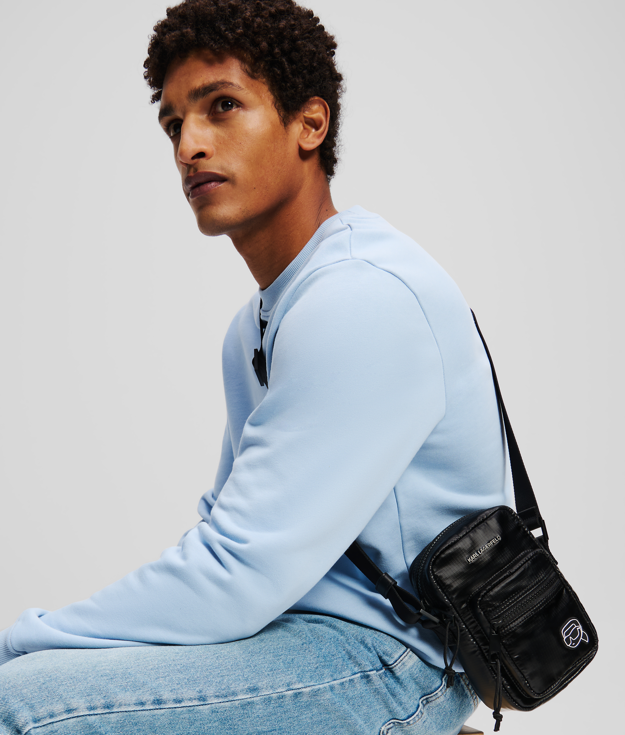 Karl Lagerfeld Patch-logo Messenger Bag In Black