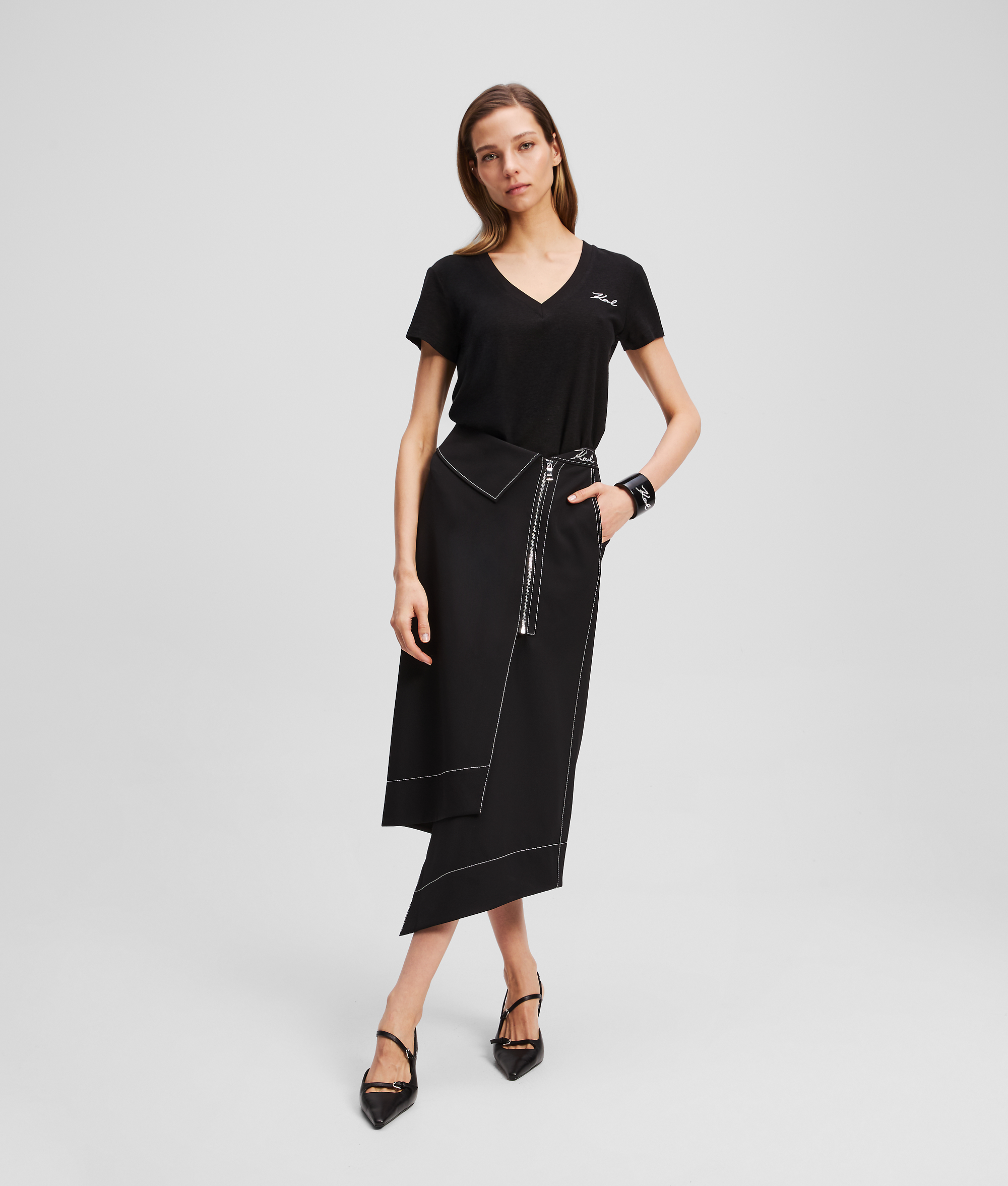 Karl Lagerfeld Signature V-neck T-shirt In Black